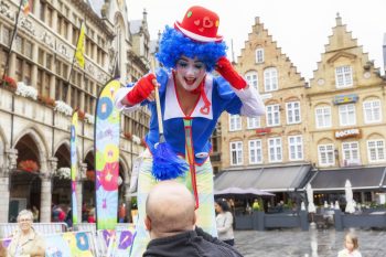 Ballonnenclown op stelten