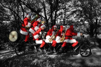Fietsende Kerstmannen